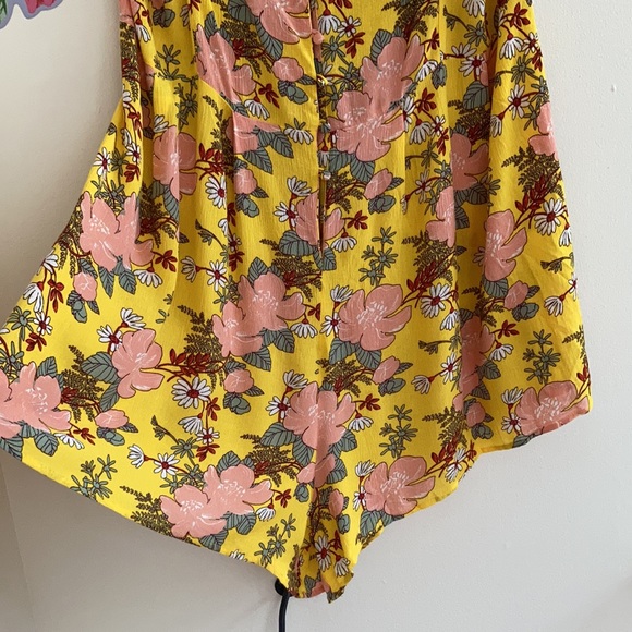 NWT Zenobia Plus Romper Size 3X Floral Hibiscus Flowers Boho Festival Lighweight - Picture 3 of 9